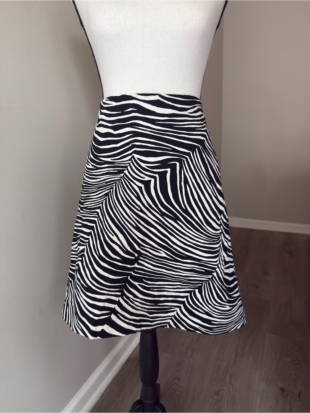 Ann Taylor Zebra Print A-Line Skirt Size 2 Black White Animal Print